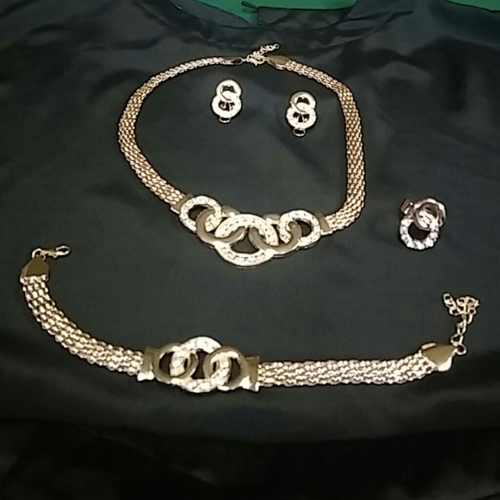 Set de collar pulsera anillo y aretes